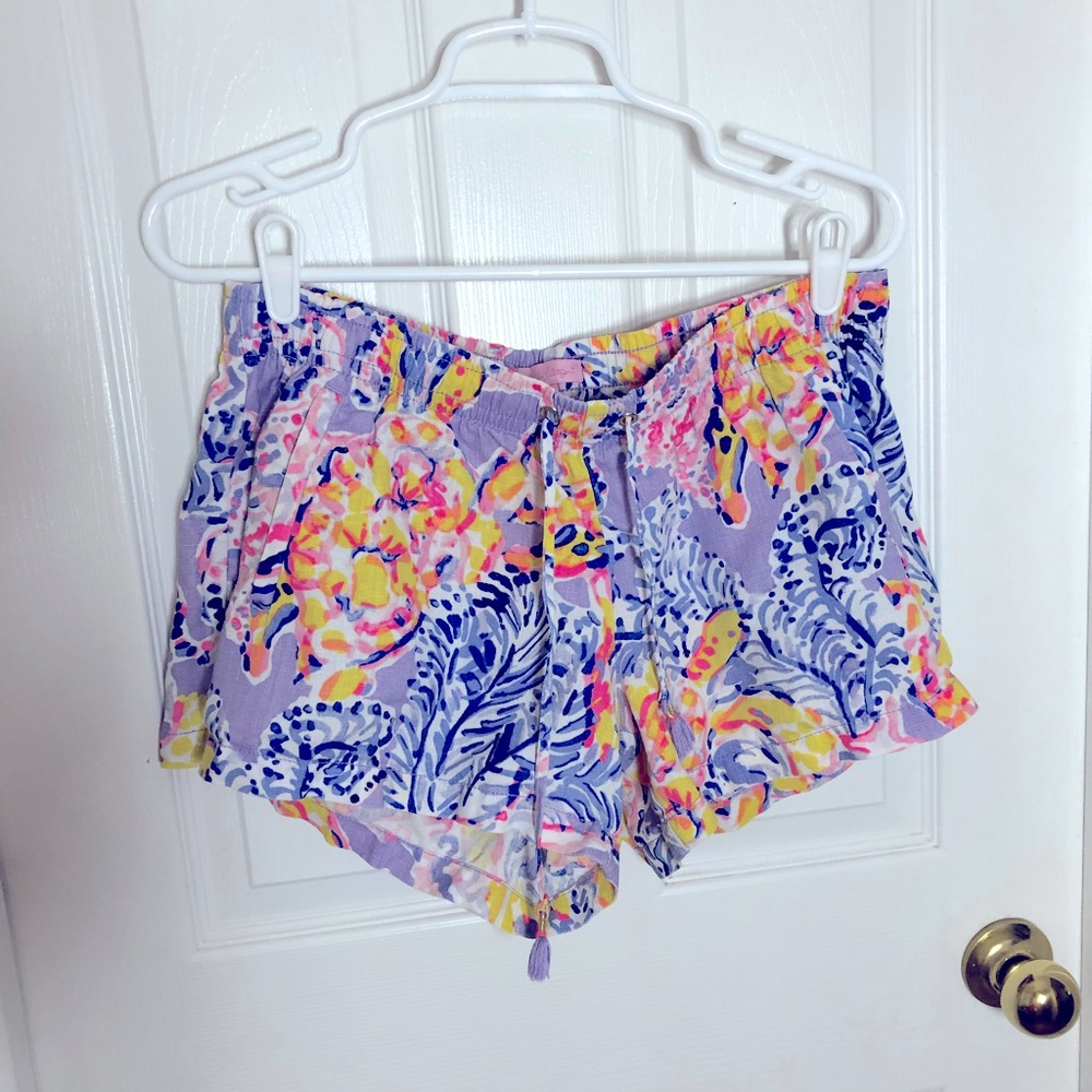 Lilly Pulitzer Baybreeze Shorts in “So Snappy”
